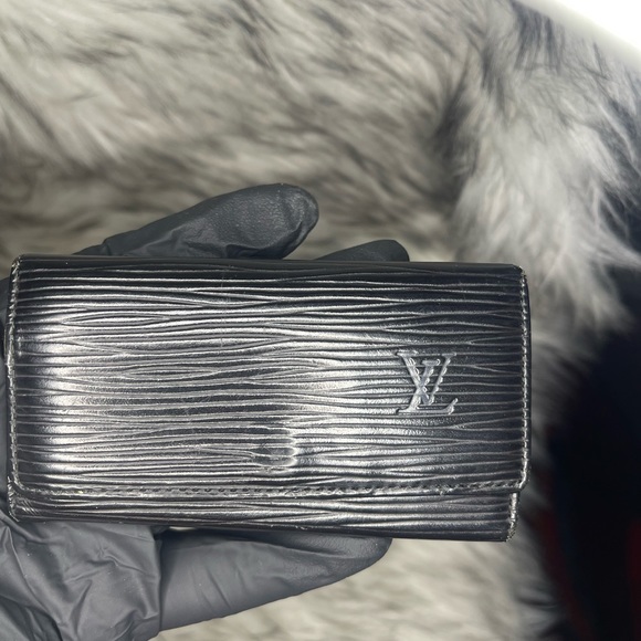Authentic LOUIS VUITTON Black Epi Leather 4 Hooks Key Case Key Holder - Picture 1 of 15